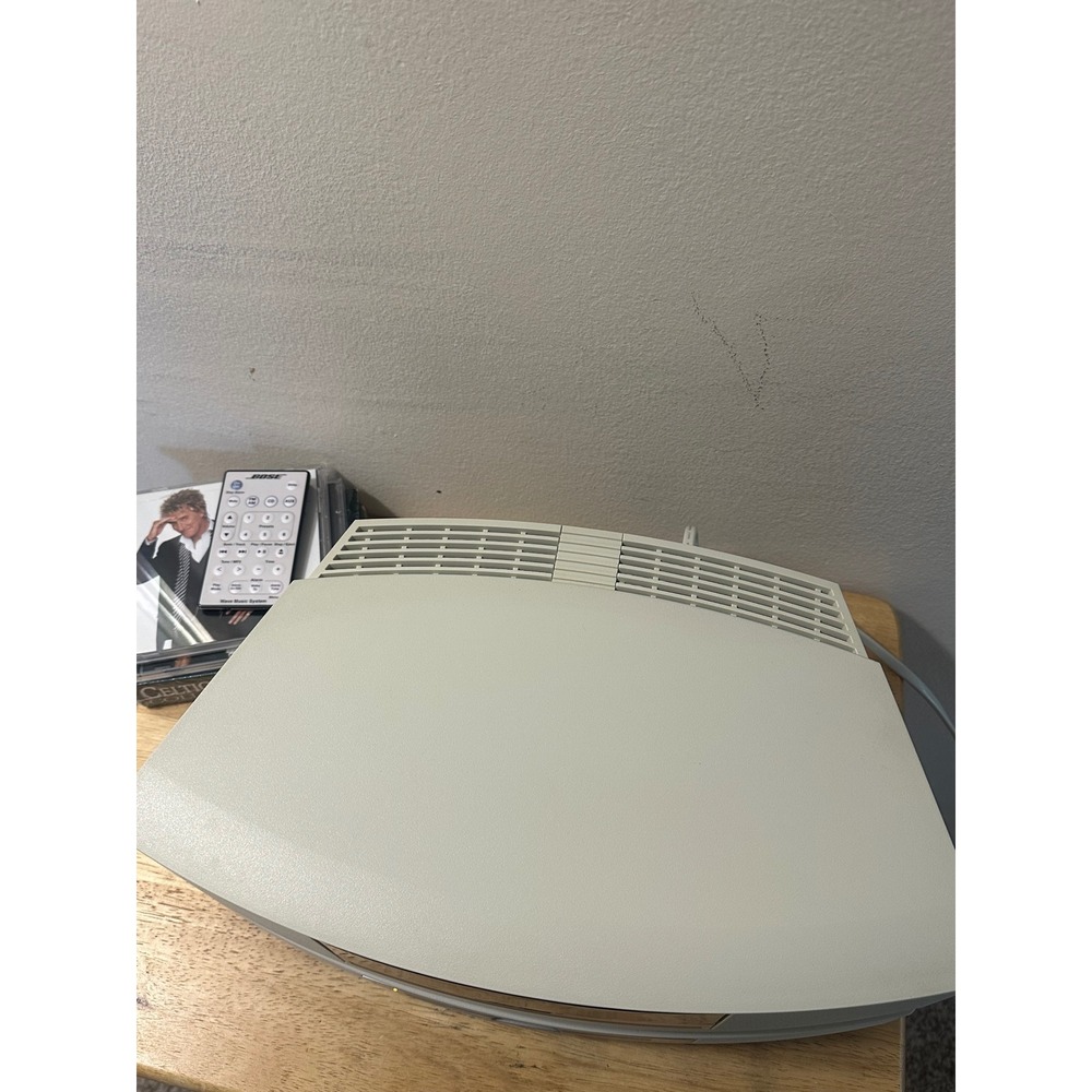 Bose Wave Music System Platinum White with 3-CD Multi-Changer Accessory & Remote - Picture 4 of 8